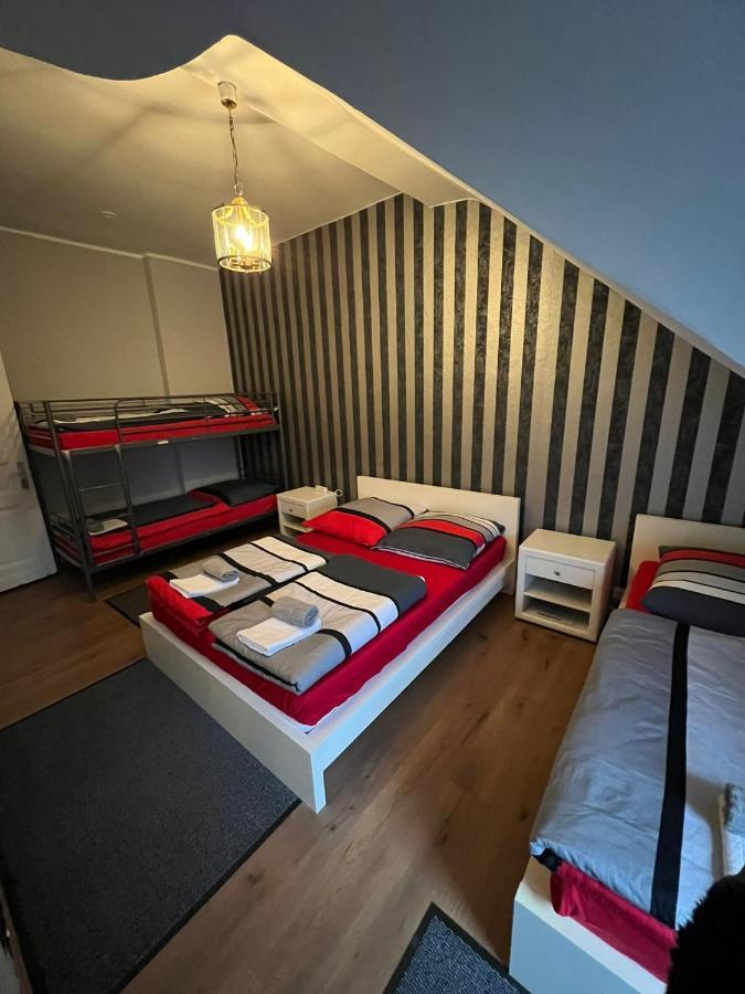 Adam's Hostel Düsseldorf Buitenkant foto