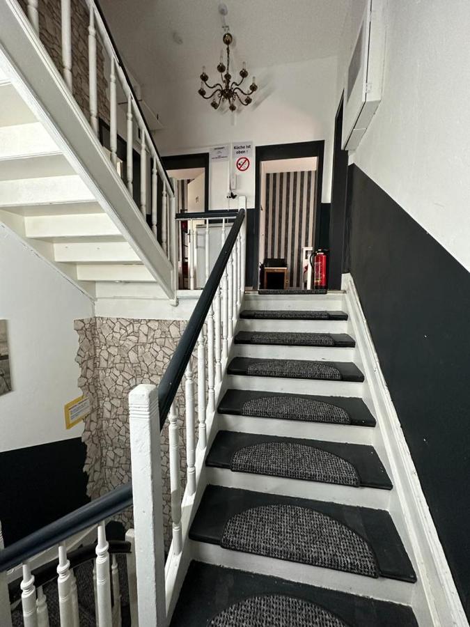 Adam's Hostel Düsseldorf Buitenkant foto